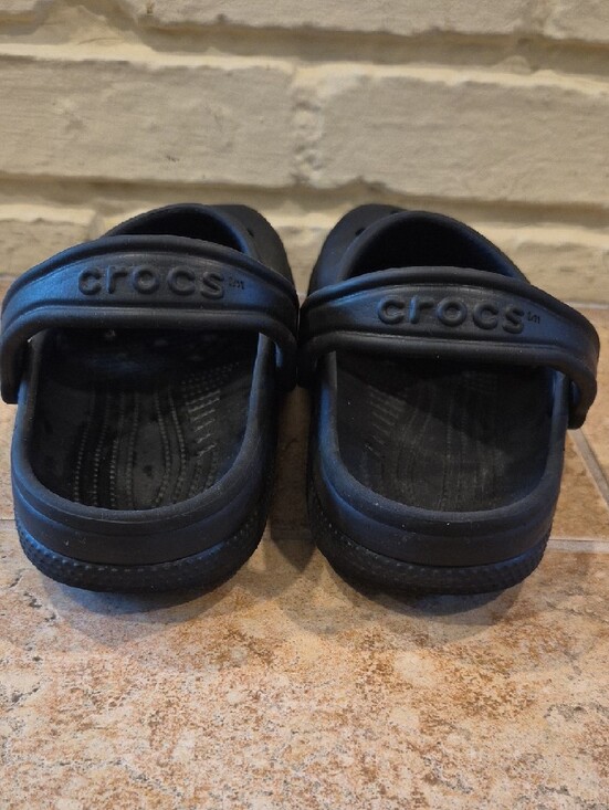 CROCS Unisex Black Classic Clog - Lightweight Slip-On. Men 7 Size. Women 9 Size main image 4